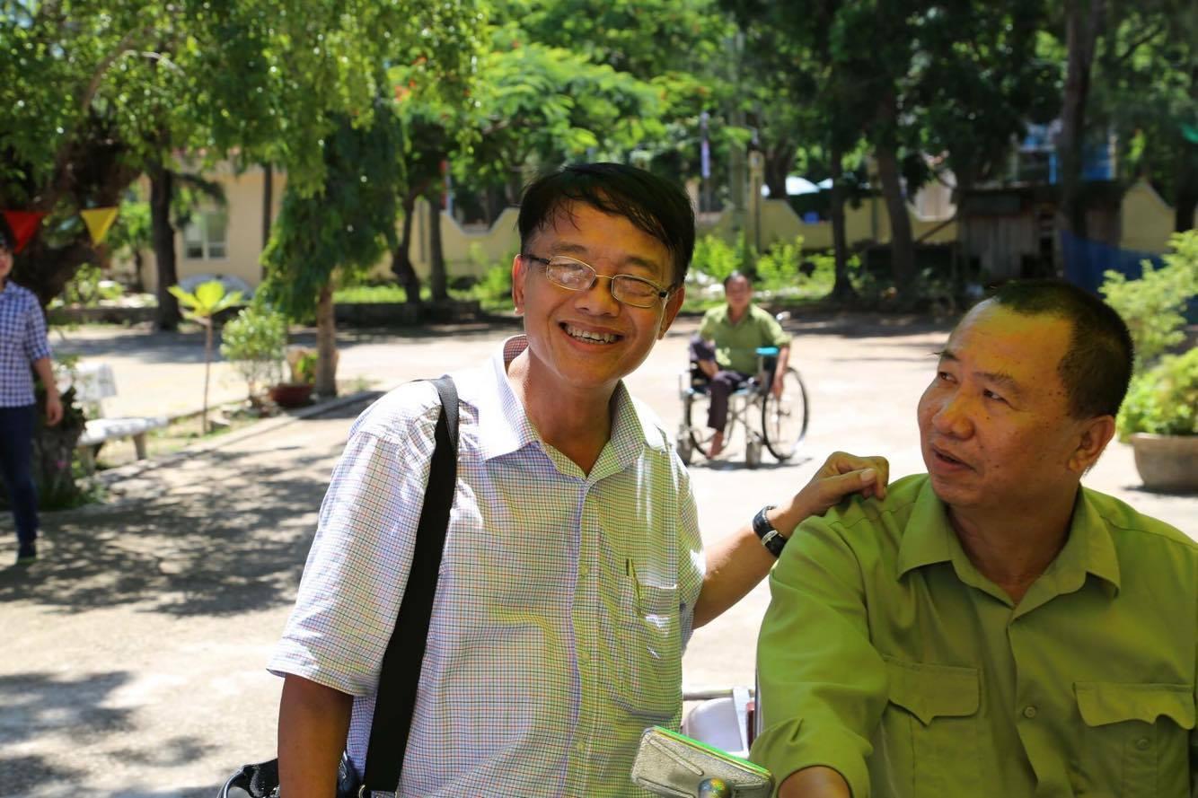 Nhà báo nặng lòng với thương binh